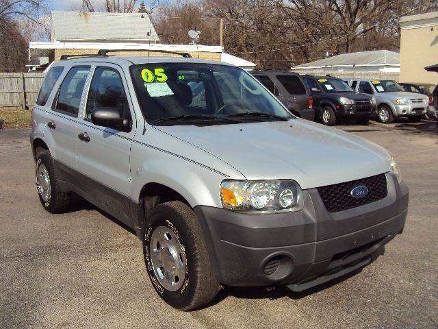 2005 Ford Escape XLS 4dr SUV